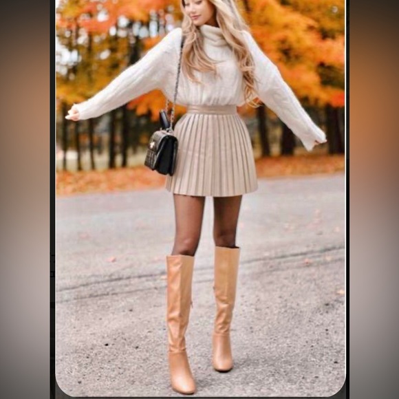 NWOT Express cream pleated high waisted faux leather mini skirt - Picture 3 of 11